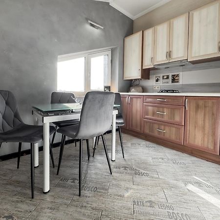Apartments On Zaliznychna 49 Ivano-Frankivsk Ngoại thất bức ảnh