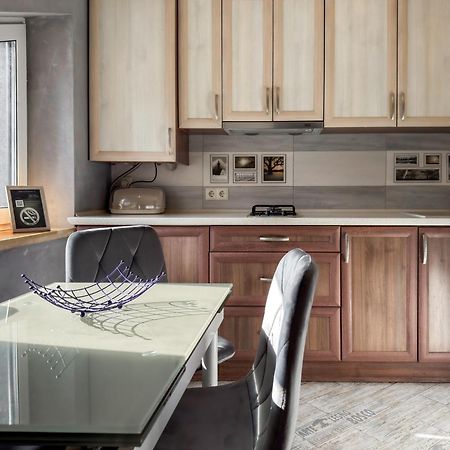 Apartments On Zaliznychna 49 Ivano-Frankivsk Ngoại thất bức ảnh