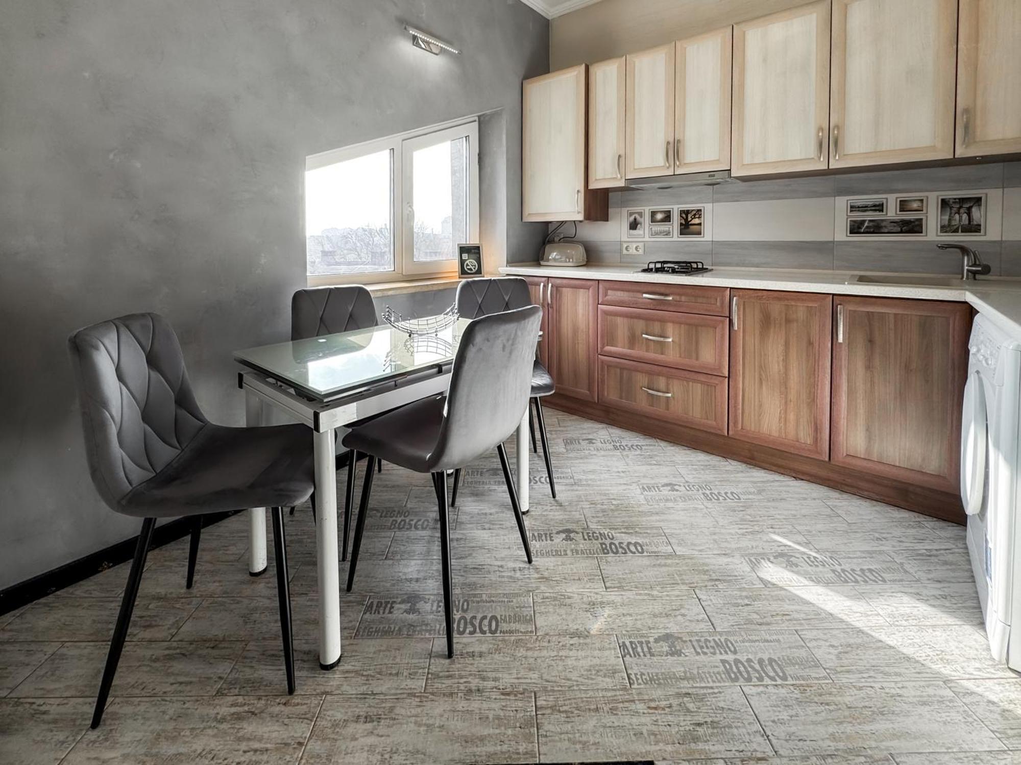 Apartments On Zaliznychna 49 Ivano-Frankivsk Ngoại thất bức ảnh