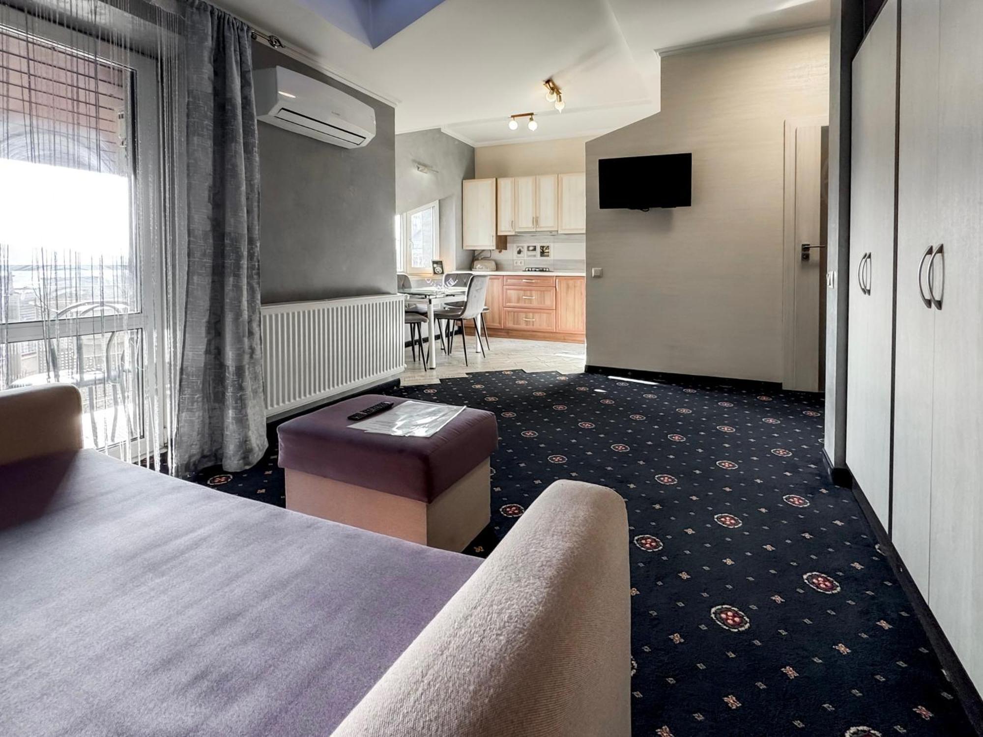 Apartments On Zaliznychna 49 Ivano-Frankivsk Ngoại thất bức ảnh