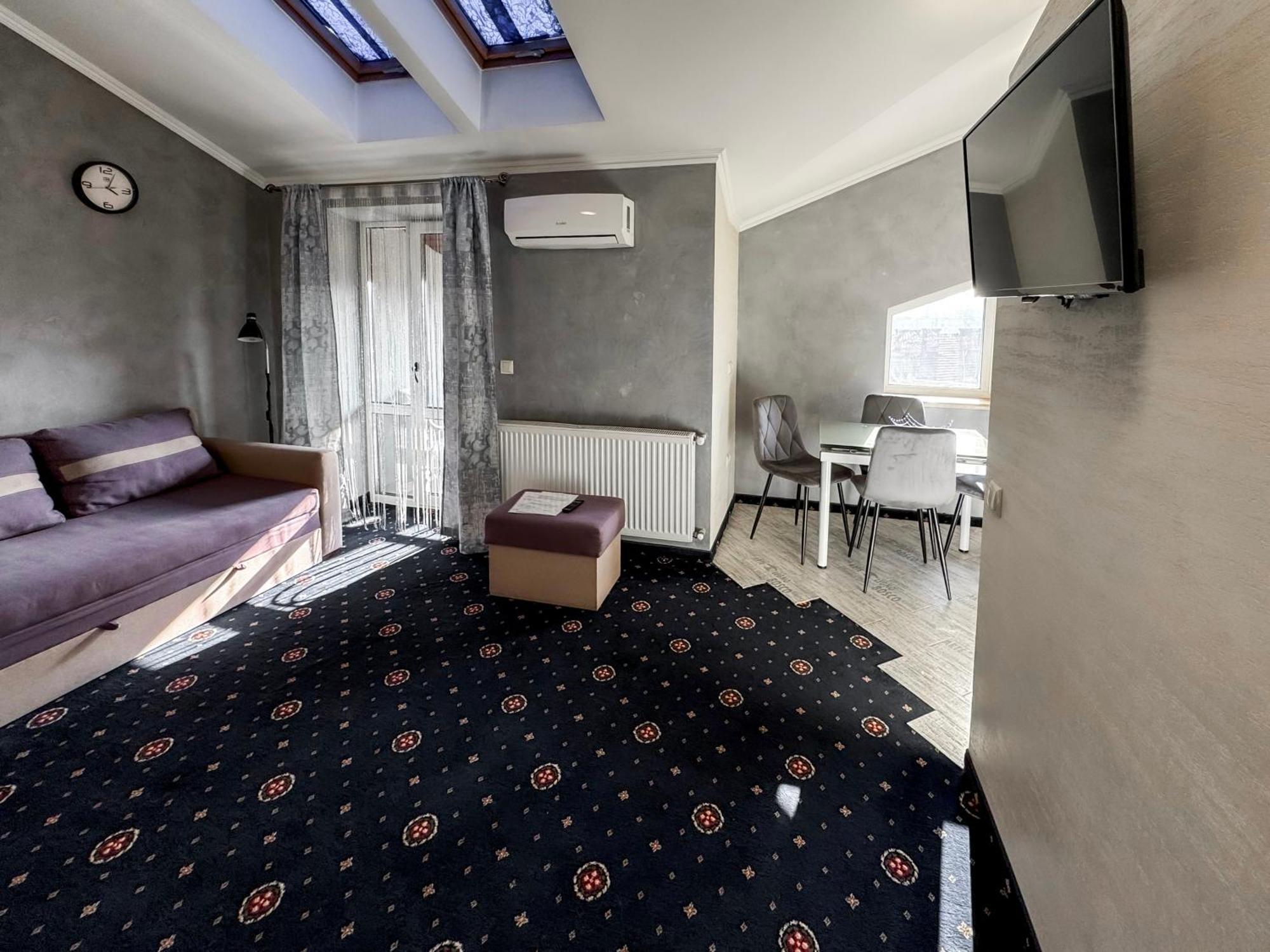 Apartments On Zaliznychna 49 Ivano-Frankivsk Ngoại thất bức ảnh