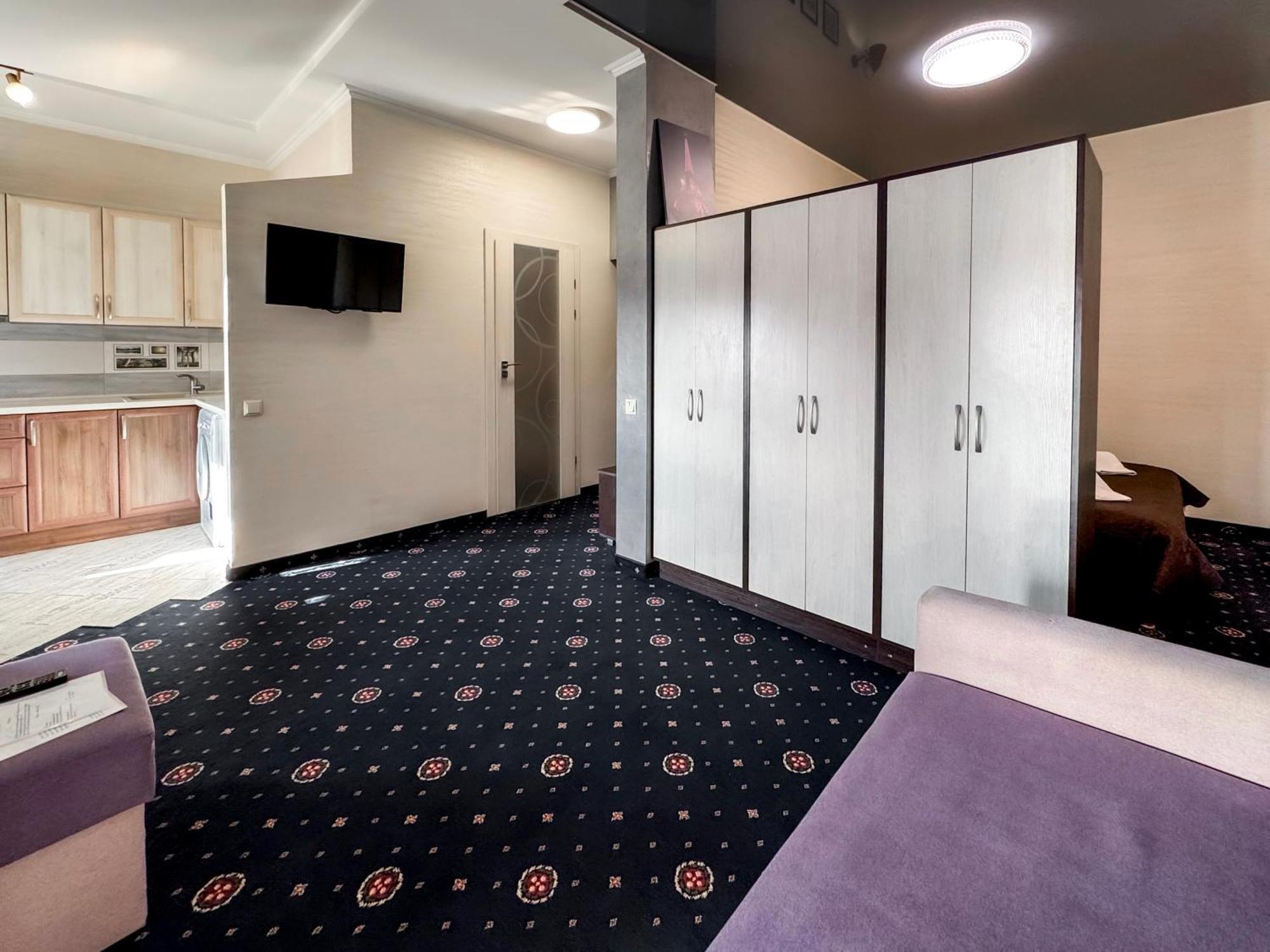 Apartments On Zaliznychna 49 Ivano-Frankivsk Ngoại thất bức ảnh