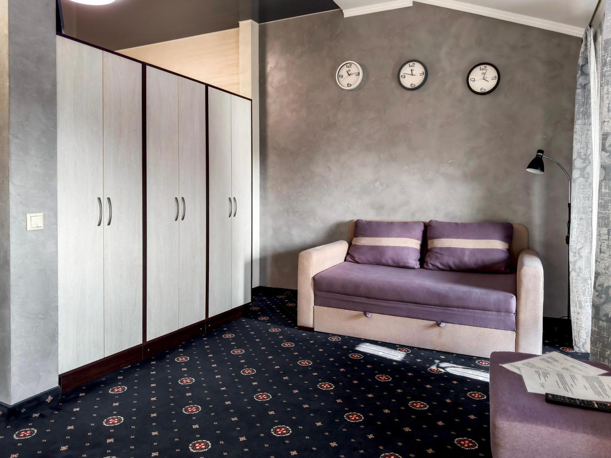Apartments On Zaliznychna 49 Ivano-Frankivsk Ngoại thất bức ảnh