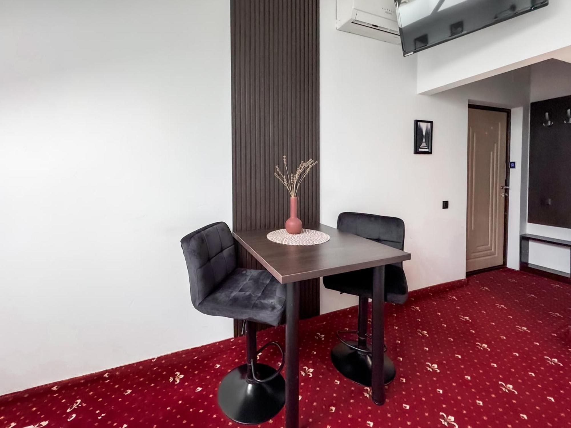 Apartments On Zaliznychna 49 Ivano-Frankivsk Ngoại thất bức ảnh
