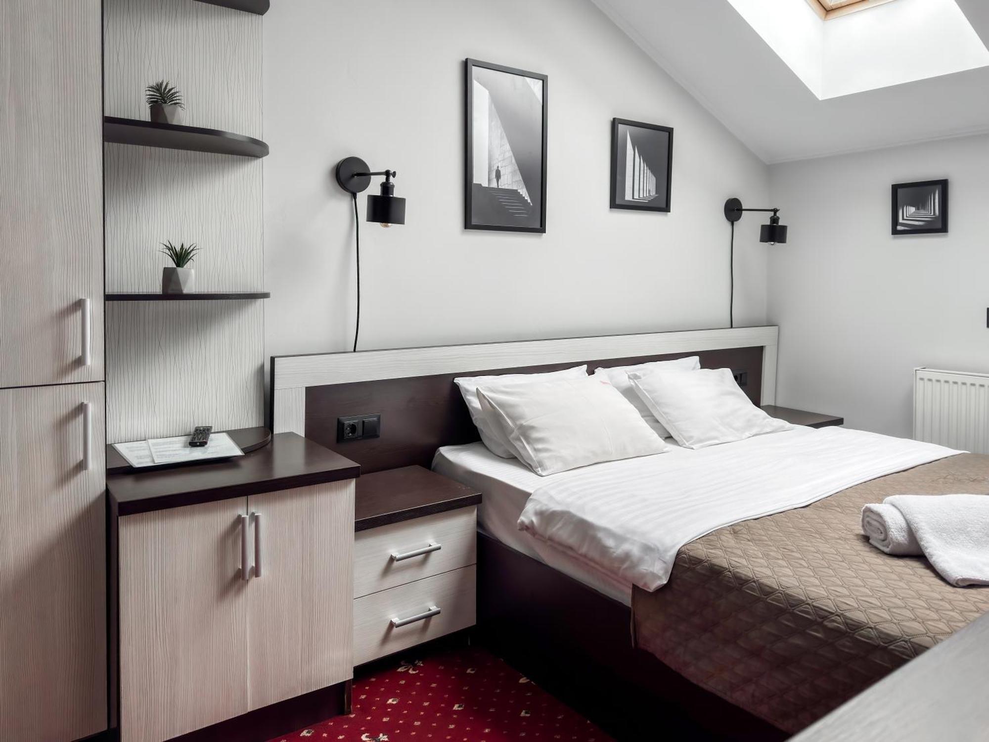 Apartments On Zaliznychna 49 Ivano-Frankivsk Ngoại thất bức ảnh