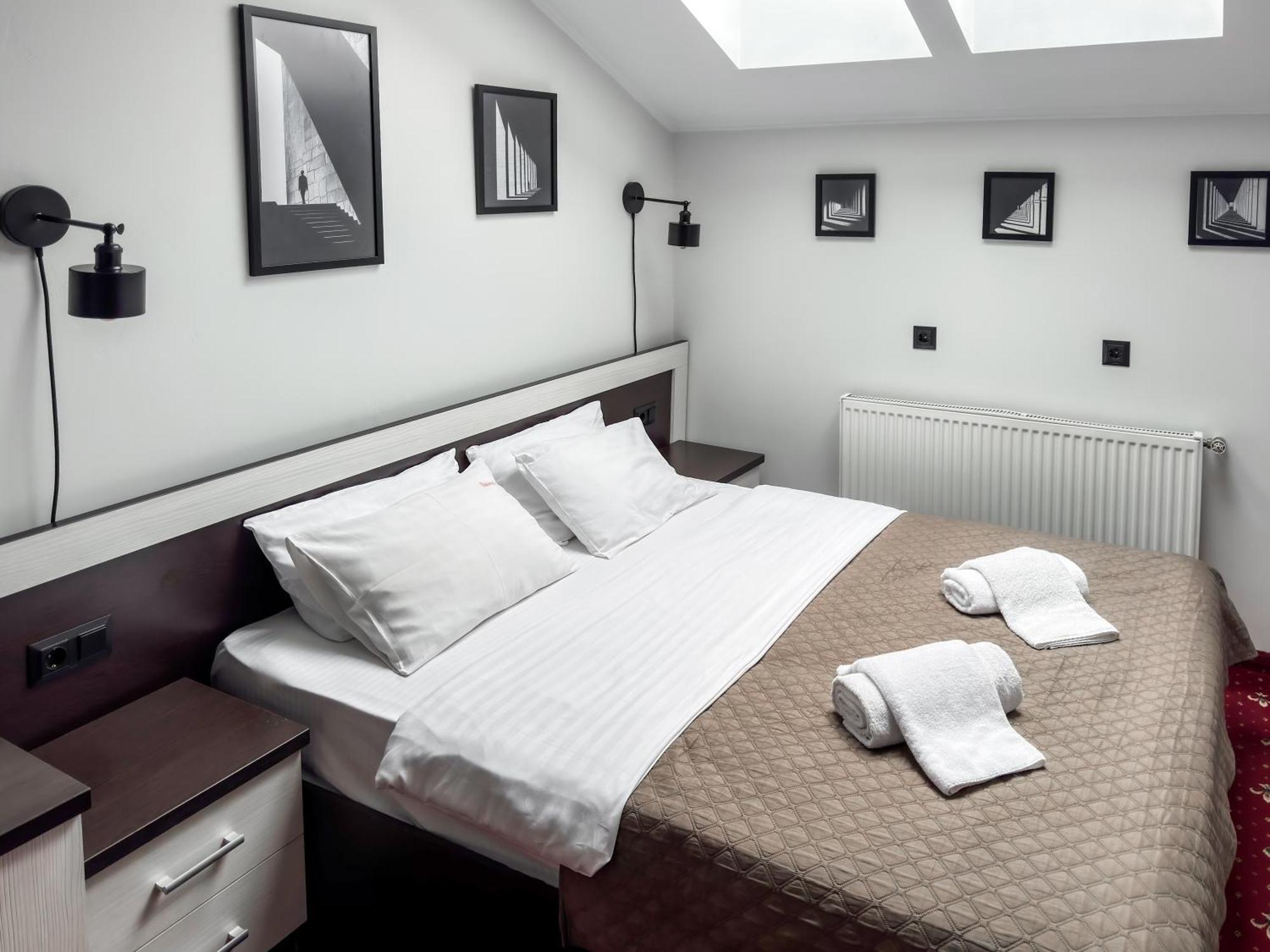 Apartments On Zaliznychna 49 Ivano-Frankivsk Ngoại thất bức ảnh