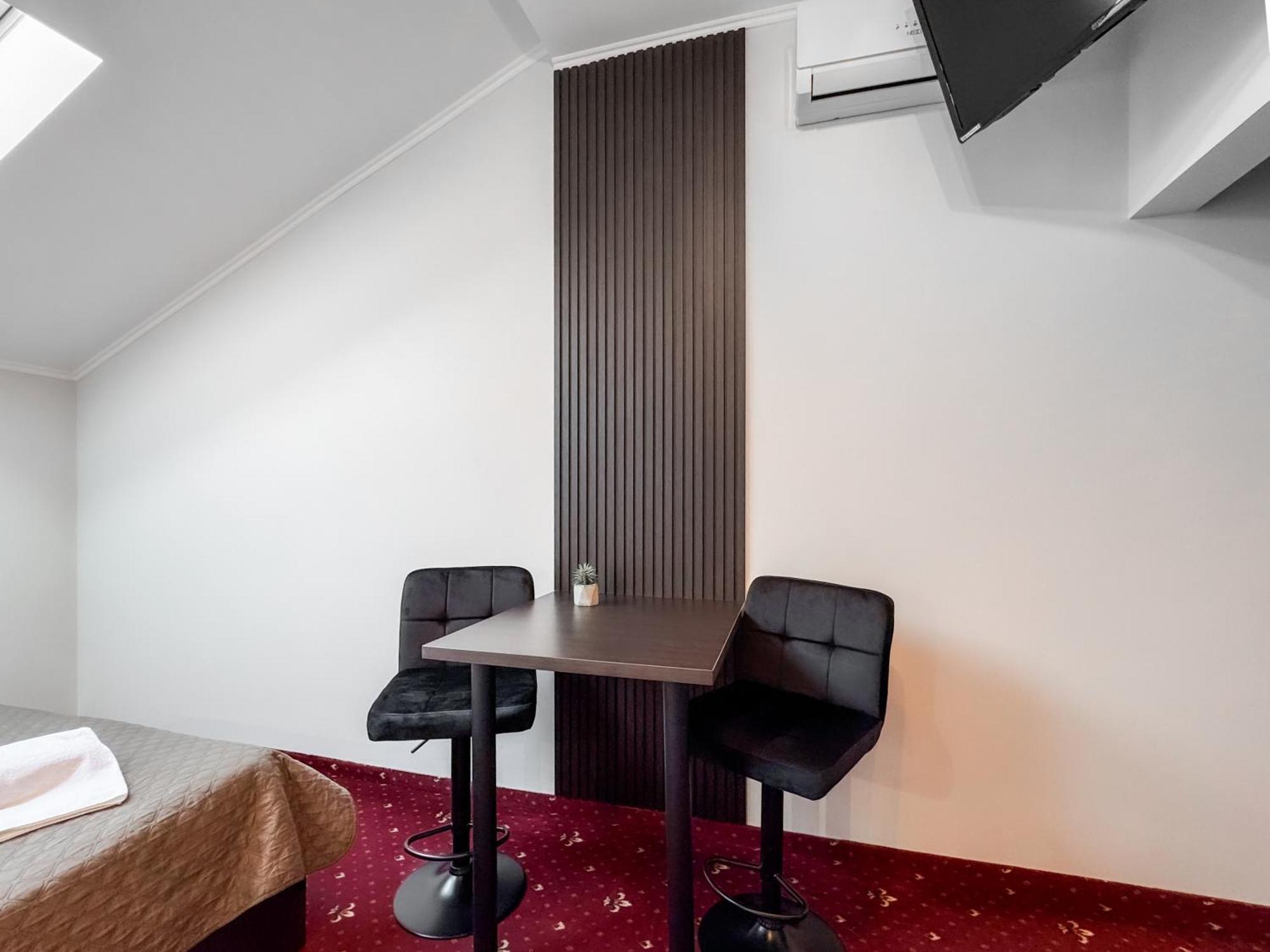 Apartments On Zaliznychna 49 Ivano-Frankivsk Ngoại thất bức ảnh