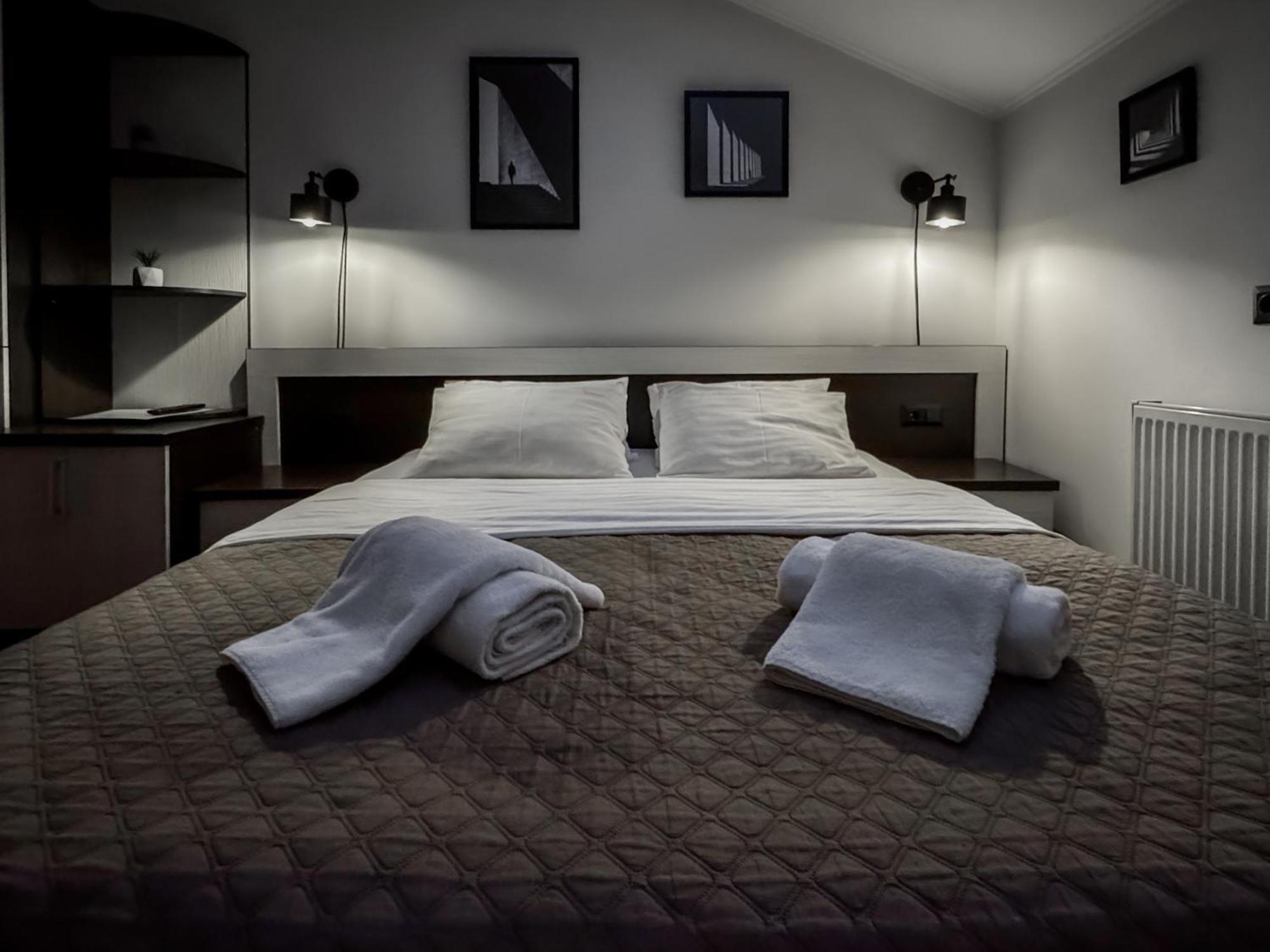 Apartments On Zaliznychna 49 Ivano-Frankivsk Ngoại thất bức ảnh