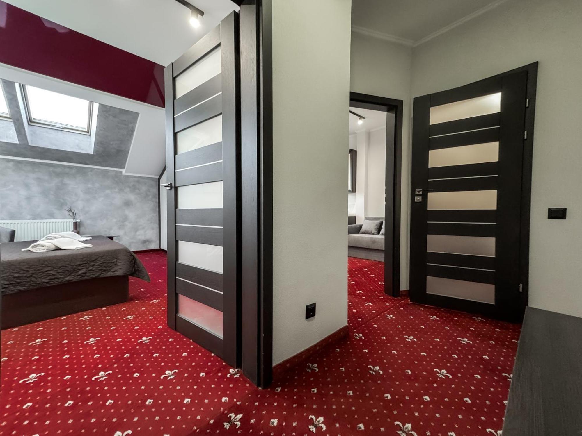 Apartments On Zaliznychna 49 Ivano-Frankivsk Ngoại thất bức ảnh