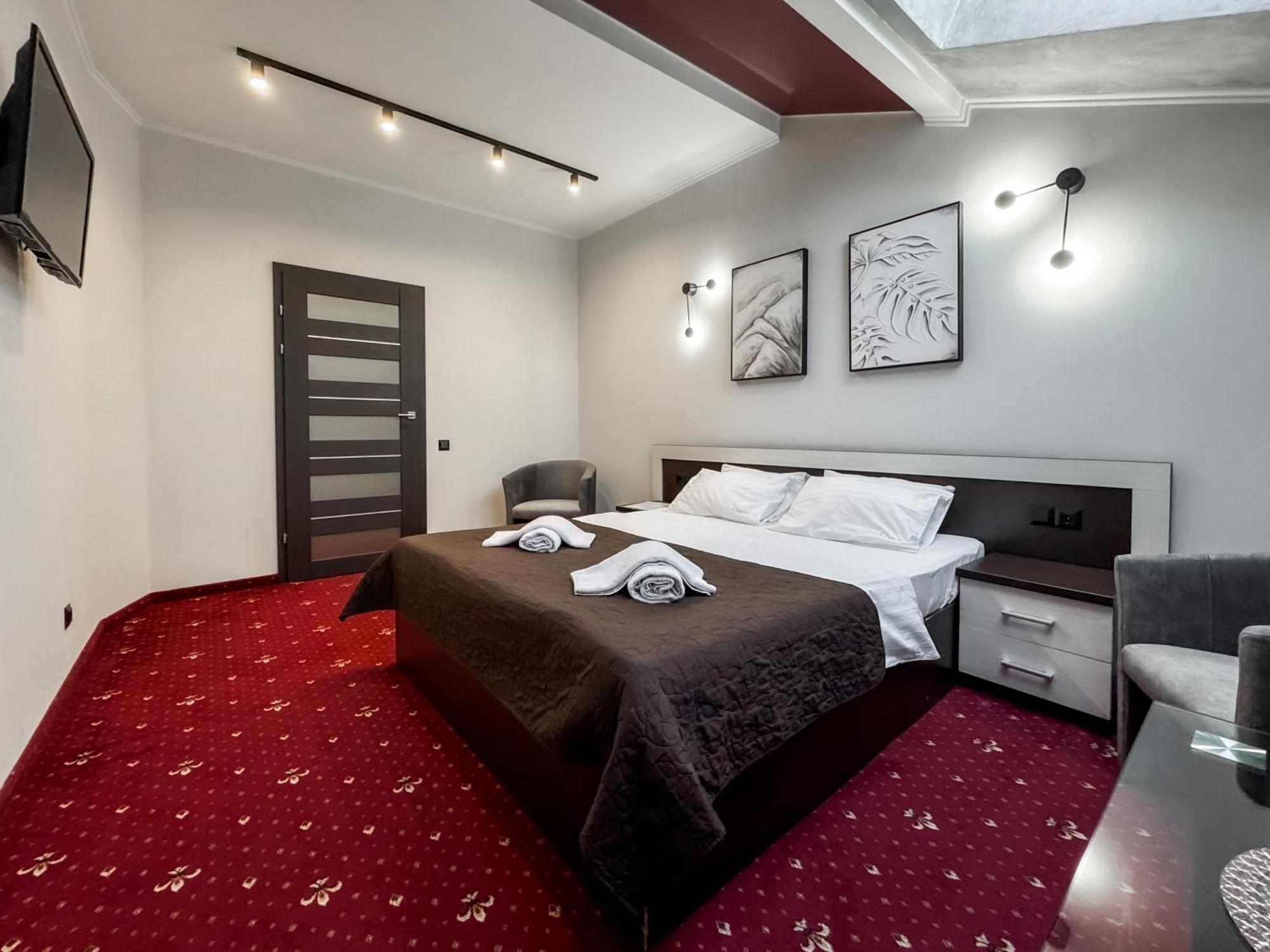 Apartments On Zaliznychna 49 Ivano-Frankivsk Ngoại thất bức ảnh