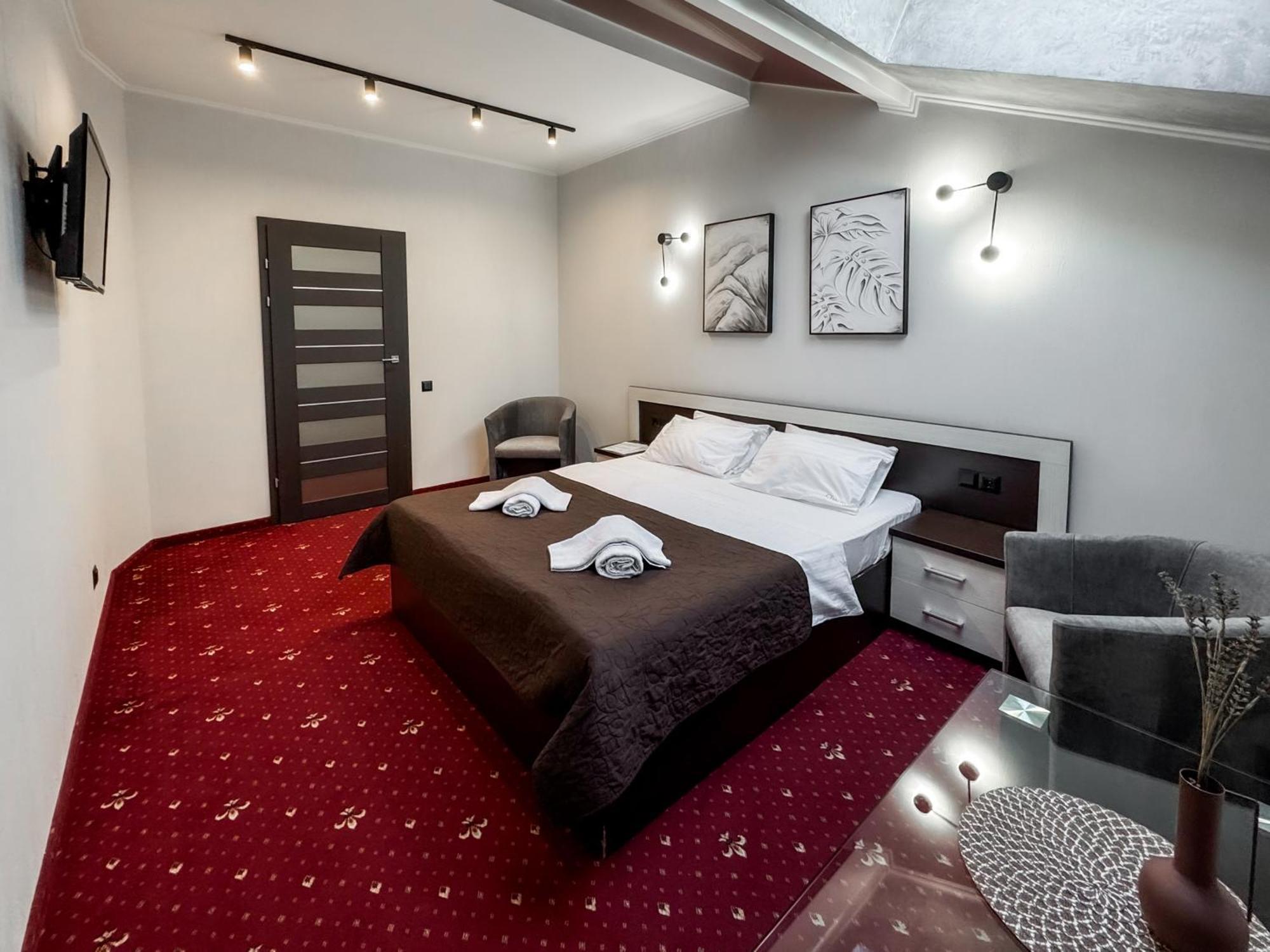 Apartments On Zaliznychna 49 Ivano-Frankivsk Ngoại thất bức ảnh