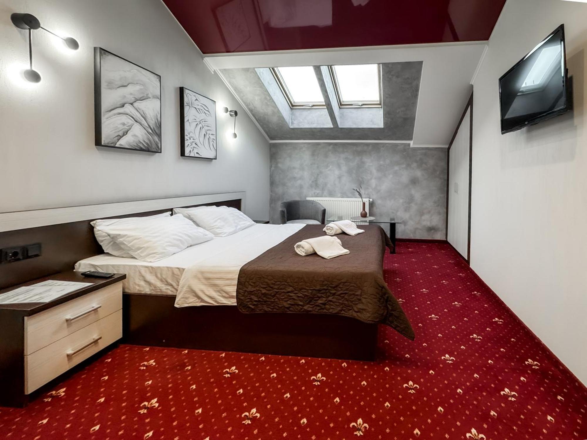Apartments On Zaliznychna 49 Ivano-Frankivsk Ngoại thất bức ảnh