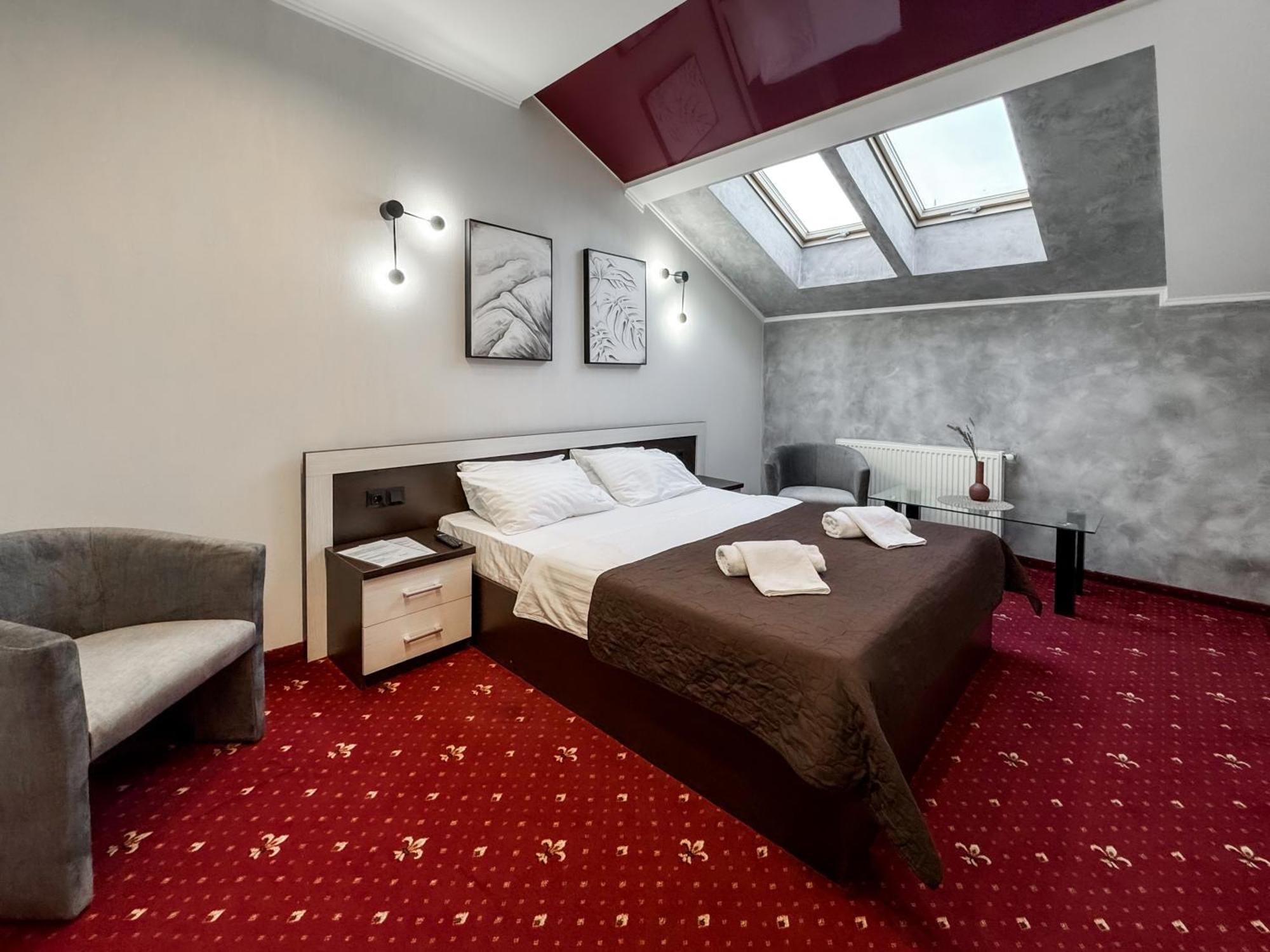 Apartments On Zaliznychna 49 Ivano-Frankivsk Ngoại thất bức ảnh