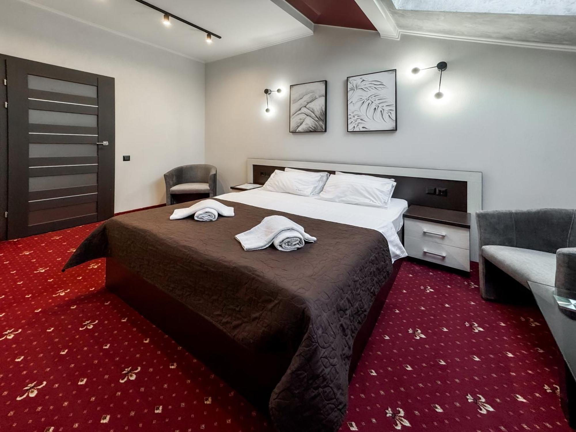 Apartments On Zaliznychna 49 Ivano-Frankivsk Ngoại thất bức ảnh