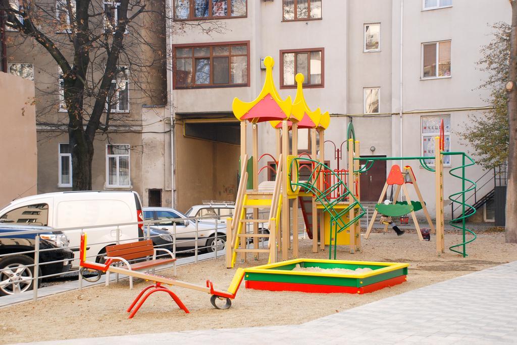 Apartments On Zaliznychna 49 Ivano-Frankivsk Ngoại thất bức ảnh